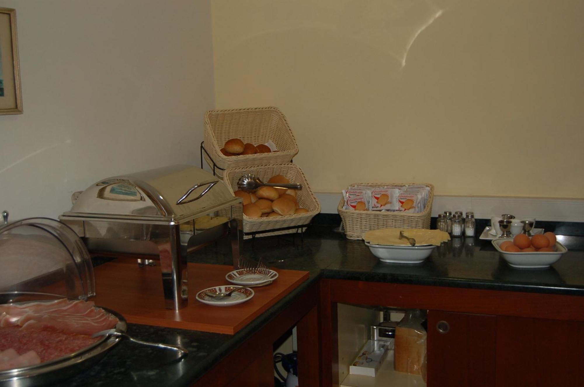 Hotel Brig กัตตอลิกา ภายนอก รูปภาพ