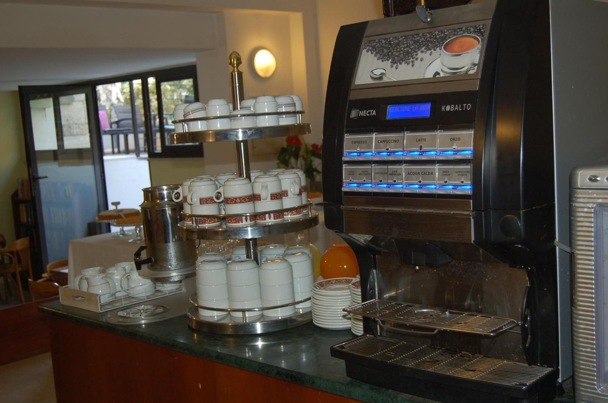 Hotel Brig กัตตอลิกา ภายนอก รูปภาพ